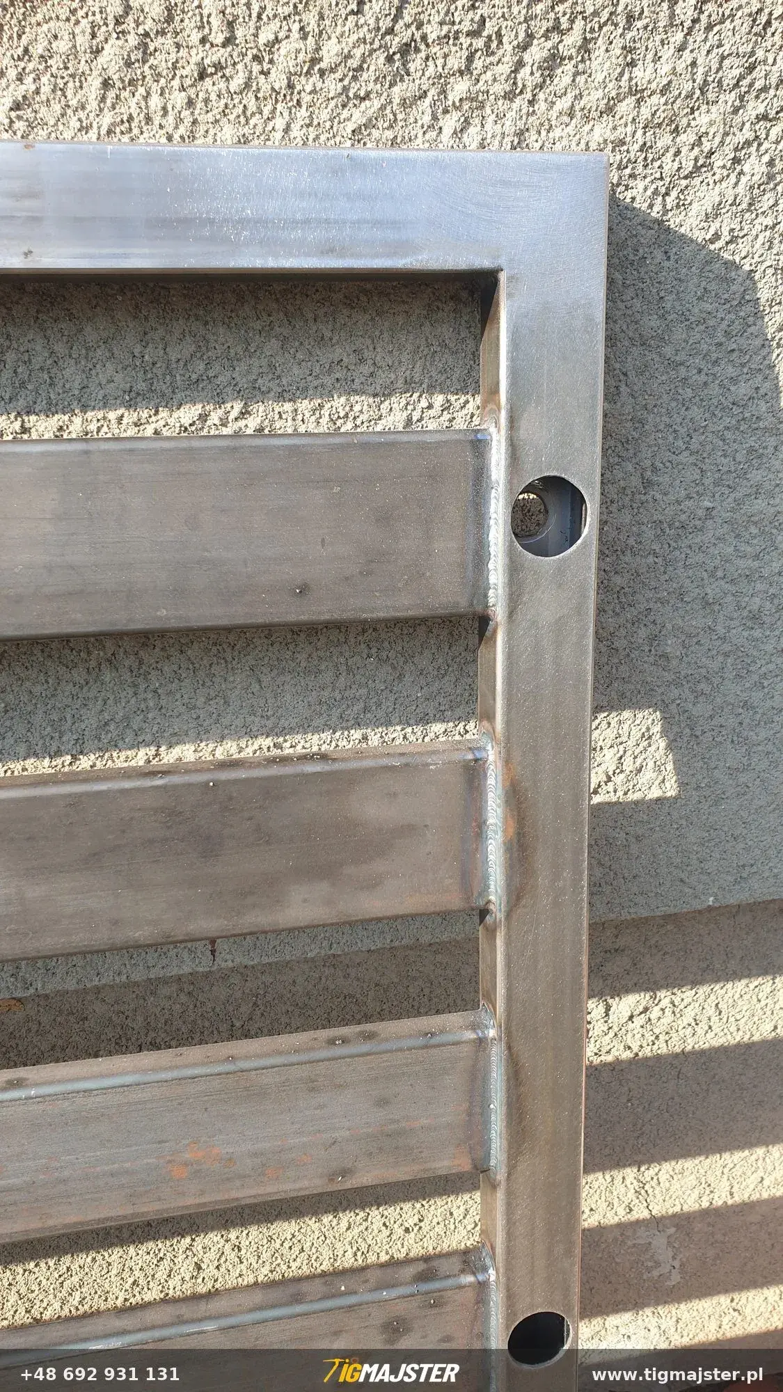 Balustrady natynkowe — Poręcze i balustrady