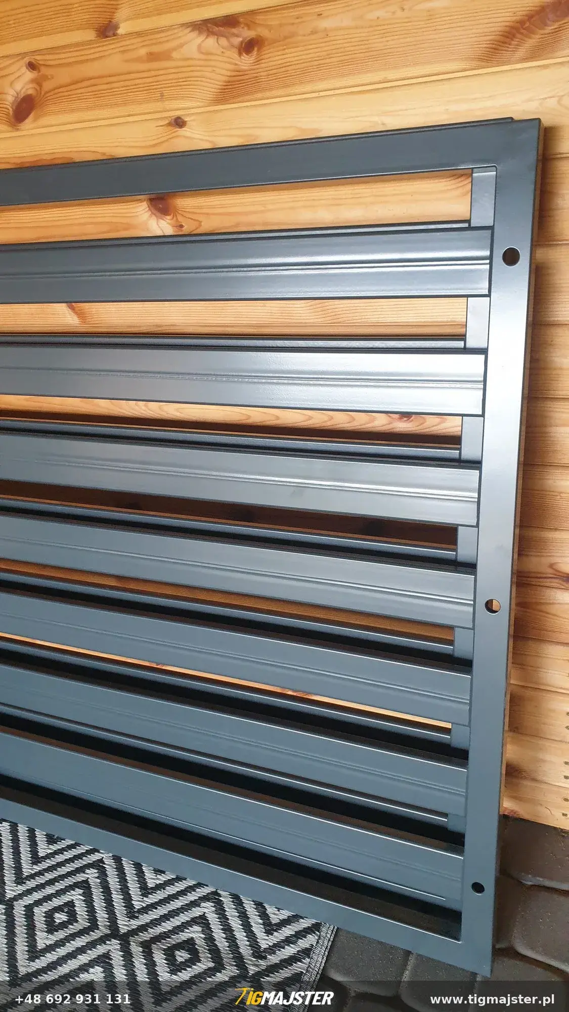 Balustrady natynkowe — Poręcze i balustrady