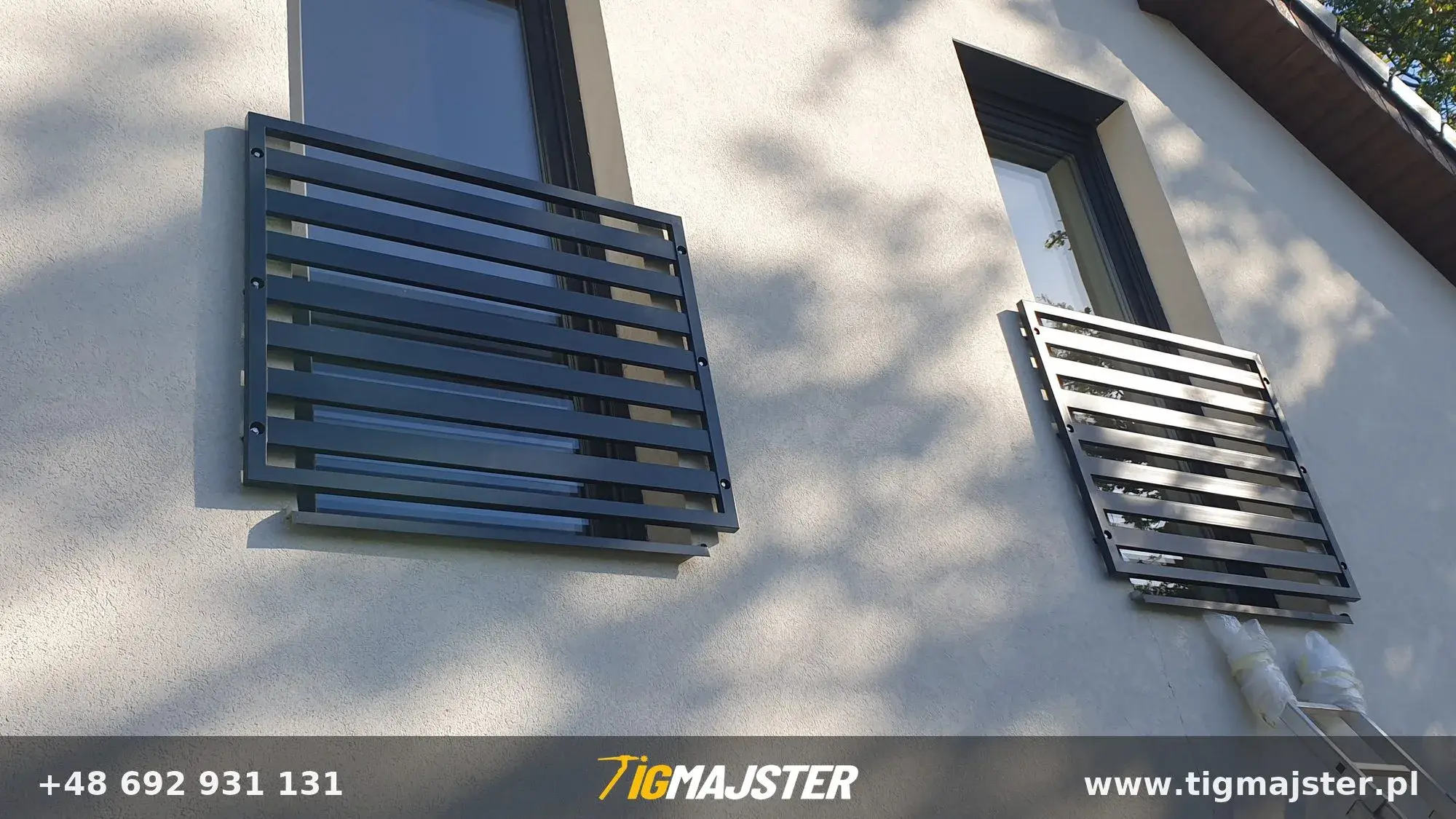 Balustrady natynkowe — Poręcze i balustrady