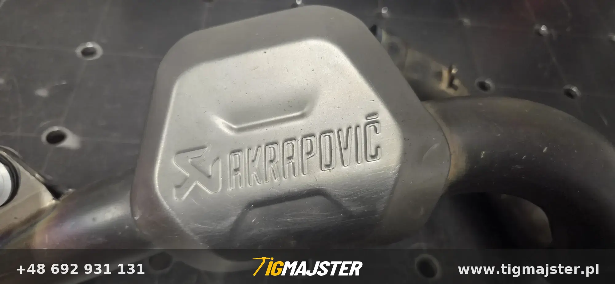 Spawanie tytanowego tłumika AKRAPOVIČ
